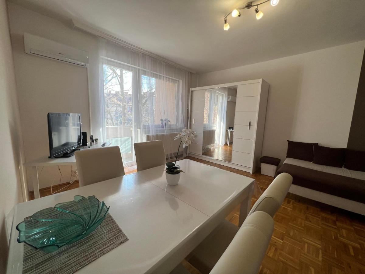 Centrum Szeged Apartman エクステリア 写真